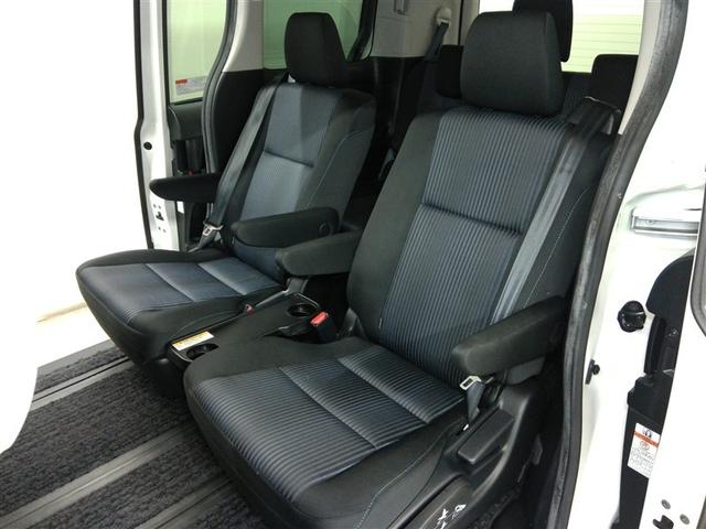 ヴォクシー ＺＳ　ワンオーナー　横滑り防止機能　ＡＢＳ　エアバッグ　盗難防止装置　アイドリングストップ　バックカメラ　後席モニター　ＥＴＣ　ミュージックプレイヤー接続可　ＣＤ　スマートキー　キーレス　フル装備　オートマ（15枚目）