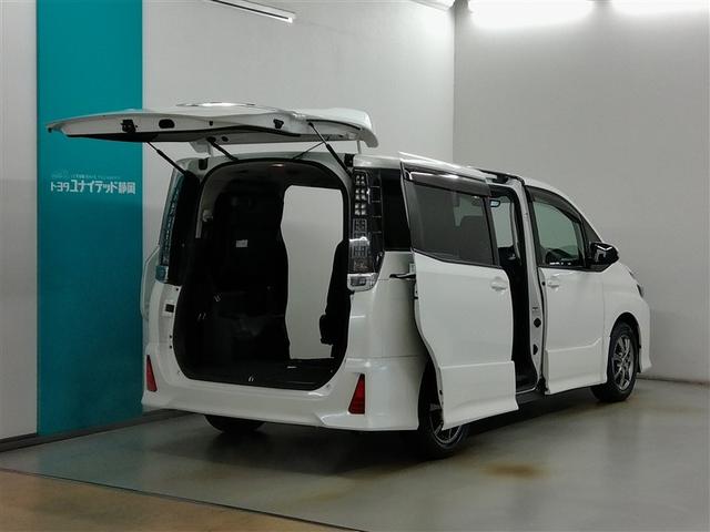 ヴォクシー ＺＳ　ワンオーナー　横滑り防止機能　ＡＢＳ　エアバッグ　盗難防止装置　アイドリングストップ　バックカメラ　後席モニター　ＥＴＣ　ミュージックプレイヤー接続可　ＣＤ　スマートキー　キーレス　フル装備　オートマ（18枚目）