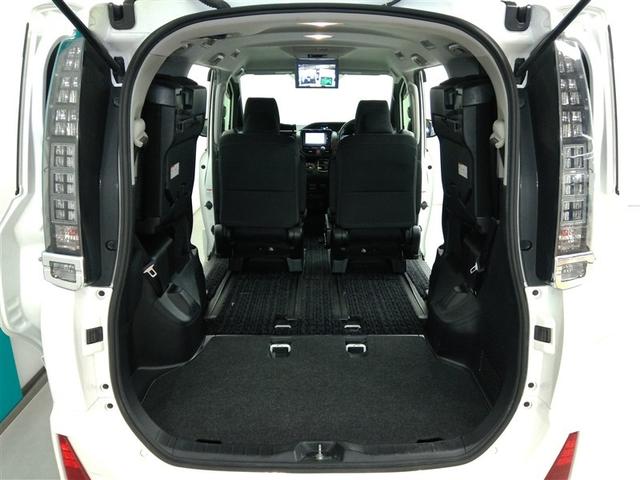 ヴォクシー ＺＳ　ワンオーナー　横滑り防止機能　ＡＢＳ　エアバッグ　盗難防止装置　アイドリングストップ　バックカメラ　後席モニター　ＥＴＣ　ミュージックプレイヤー接続可　ＣＤ　スマートキー　キーレス　フル装備　オートマ（21枚目）