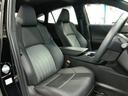運転席側からの前席ビューです。内装色はブラック系ですので汚れも目立ちにくいです♪