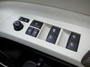 運転席で各窓の開閉ができます。
