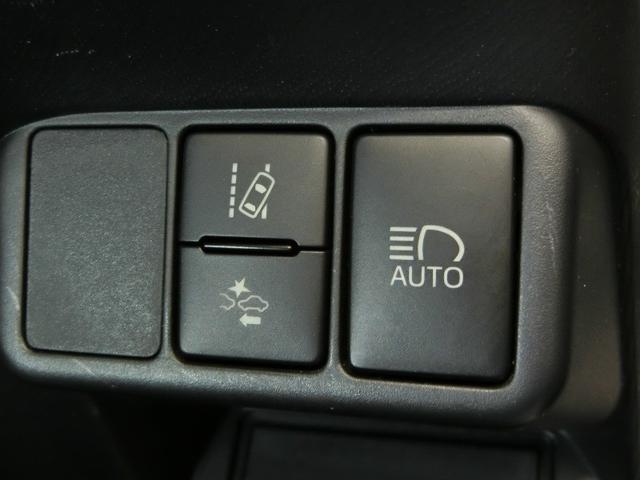 アクア Ｇ　ハイブリッド　衝突被害軽減システム　横滑り防止機能　ＡＢＳ　エアバッグ　オートクルーズコントロール　盗難防止装置　バックカメラ　ＥＴＣ　ミュージックプレイヤー接続可　ＣＤ　スマートキー　キーレス（4枚目）