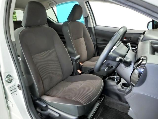 アクア Ｇ　ハイブリッド　衝突被害軽減システム　横滑り防止機能　ＡＢＳ　エアバッグ　オートクルーズコントロール　盗難防止装置　バックカメラ　ＥＴＣ　ミュージックプレイヤー接続可　ＣＤ　スマートキー　キーレス（8枚目）