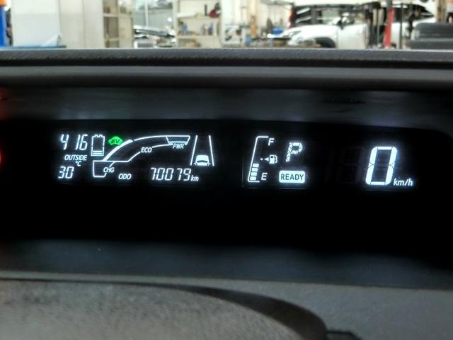 アクア Ｇ　ハイブリッド　衝突被害軽減システム　横滑り防止機能　ＡＢＳ　エアバッグ　オートクルーズコントロール　盗難防止装置　バックカメラ　ＥＴＣ　ミュージックプレイヤー接続可　ＣＤ　スマートキー　キーレス（12枚目）