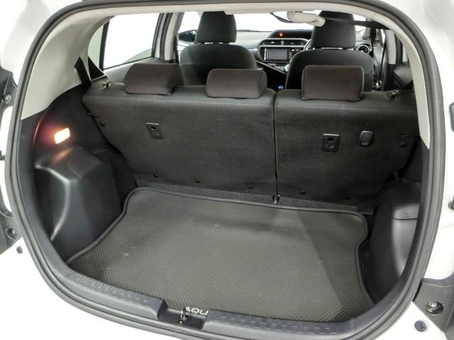 アクア Ｇ　ハイブリッド　衝突被害軽減システム　横滑り防止機能　ＡＢＳ　エアバッグ　オートクルーズコントロール　盗難防止装置　バックカメラ　ＥＴＣ　ミュージックプレイヤー接続可　ＣＤ　スマートキー　キーレス（18枚目）