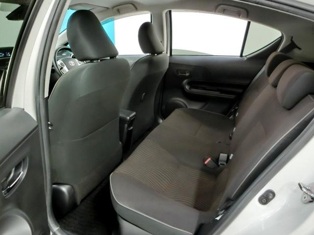 アクア Ｇ　ハイブリッド　衝突被害軽減システム　横滑り防止機能　ＡＢＳ　エアバッグ　オートクルーズコントロール　盗難防止装置　バックカメラ　ＥＴＣ　ミュージックプレイヤー接続可　ＣＤ　スマートキー　キーレス（26枚目）