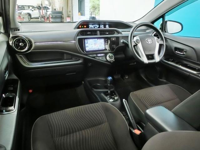 アクア Ｇ　ハイブリッド　衝突被害軽減システム　横滑り防止機能　ＡＢＳ　エアバッグ　オートクルーズコントロール　盗難防止装置　バックカメラ　ＥＴＣ　ミュージックプレイヤー接続可　ＣＤ　スマートキー　キーレス（27枚目）