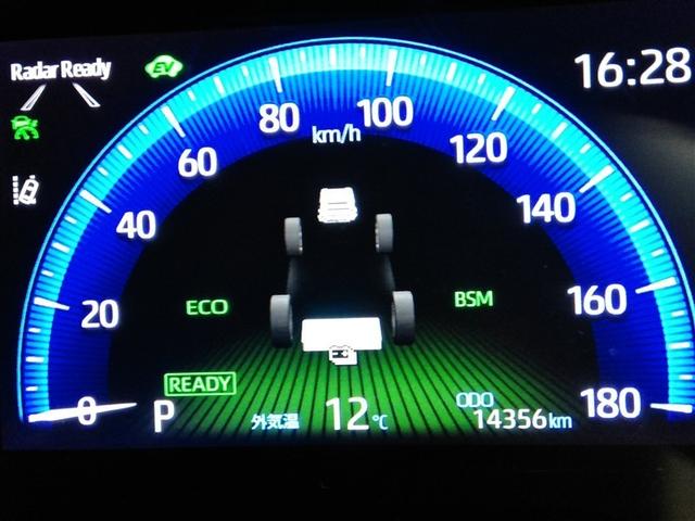 カローラクロス ハイブリッド　Ｚ　ハイブリッド　ワンオーナー　展示・試乗車　ハーフレザー　電動シート　安全装備　衝突被害軽減システム　横滑り防止機能　ＡＢＳ　エアバッグ　オートクルーズコントロール　盗難防止装置　ナビ　バックカメラ（9枚目）