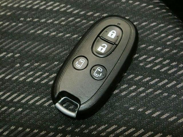 スペーシアカスタム ＸＳリミテッド　衝突被害軽減システム　横滑り防止機能　ＡＢＳ　エアバッグ　盗難防止装置　アイドリングストップ　ＣＤ　スマートキー　キーレス　フル装備　両側電動スライド　ＨＩＤヘッドライト　アルミホイール　オートマ（23枚目）