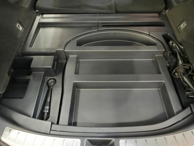 ハリアーハイブリッド プレミアム　ハイブリッド　ワンオーナー　４ＷＤ　電動シート　安全装備　衝突被害軽減システム　横滑り防止機能　ＡＢＳ　エアバッグ　オートクルーズコントロール　盗難防止装置　バックカメラ　ＥＴＣ　ドラレコ　ＣＤ（18枚目）