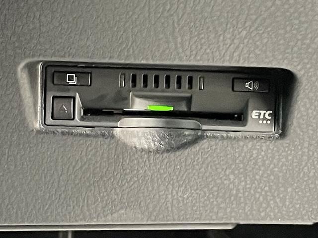 S フルセグ9型ナビ バックカメラ ETC スマートキー プッシュスタート クルーズコントロール ドライブレコーダー 純正アルミ ステアリングリモコン(8枚目)