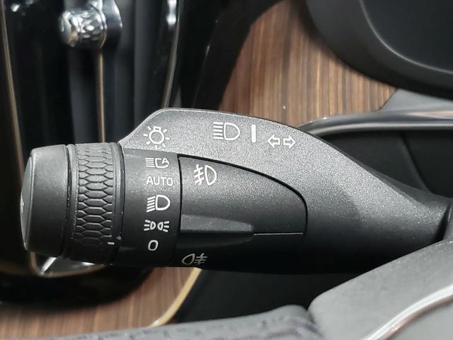 Ｄ４　ＡＷＤ　Ｉｎｓｃｒｉｐｔｉｏｎ　禁煙　サンルーフ　追従クルーズコントロール　全周囲カメラ　シートヒーター　シートクーラー　ステアリングヒーター　ｈａｒｍａｎ／ｋａｒｄｏｎ　電動リアゲート　ブラインドスポットモニター(55枚目)