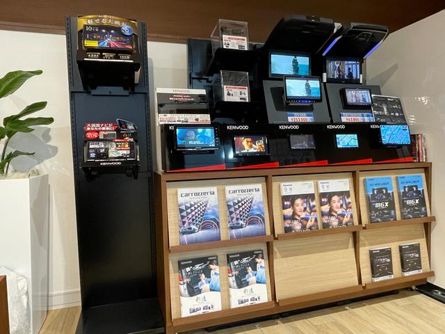 ロンジチュード　禁煙　８インチナビ　バックカメラ　クルーズコントロール　コーナーセンサー　Ｂｅａｔｓオーディオ　フルセグ　スマートキー　ルーフレール　オートホールド　オートエアコン　ＥＴＣ(72枚目)