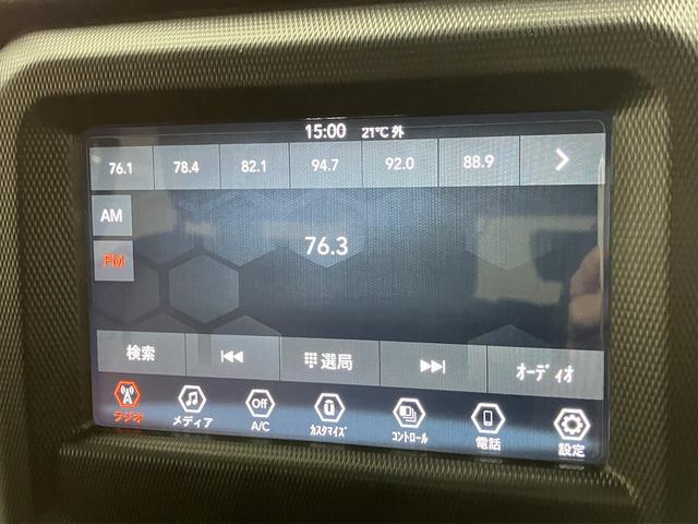 ジープ・ラングラーアンリミテッド スポーツアルティテュード　禁煙　ワンオーナー　バックカメラ　コーナーセンサー　追従クルーズコントロール　サイドカメラ　純正ディスプレイオーディオ　Ｂｌｕｅｔｏｏｔｈ　スマートキー　ＥＴＣ　ＬＥＤヘッドライト　オートライト（42枚目）