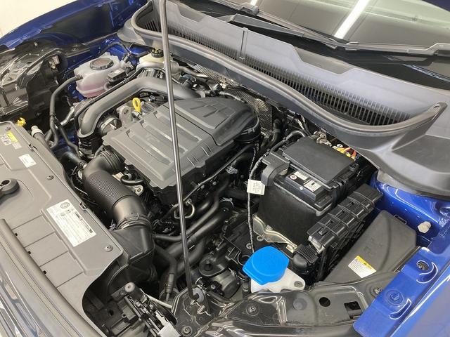 Ｔ－クロス ＴＳＩ　１ｓｔ　★限定車★この車両はご自宅配送料込み★レーダークルーズコントロール　ブライドスポットモニター　レーンキープ　軽減ブレーキ　フルセグ　置くだけ充電　コーナーセンサー　ルーフレール　アップルカープレイ（21枚目）