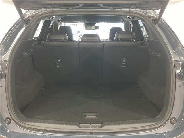 ＣＸ－５ ＸＤ　スポーツアピアランス　１０型ナビ／全周囲カメラ／レーダークルーズコントロール／シートヒーター／ワイヤレス充電／メモリー付パワーシート／ブラックレザーシート／パワーバッグドア／ＬＥＤヘッド／純正１９インチアルミホイール（14枚目）