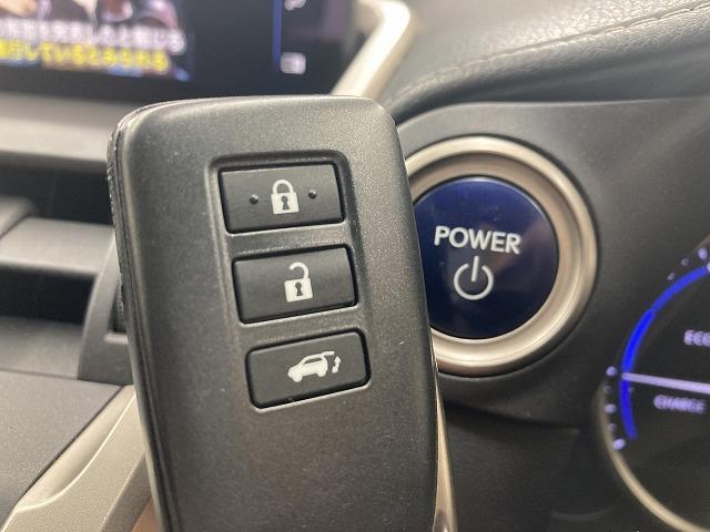 NX NX300h バージョンL レッドレザーシート/電動リアゲート/純正ナビ/100V電源/メモリー付パワーシート/シートヒーター/ベンチレーション/プリクラッシュセーフティー/レーダークルーズコントロール/3眼LED(21枚目)