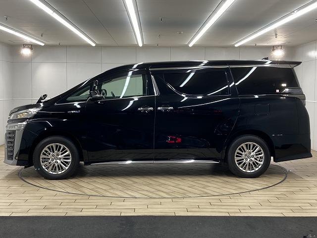 TOYOTA VELLFIRE HYBRID Z GOLDEN EYES