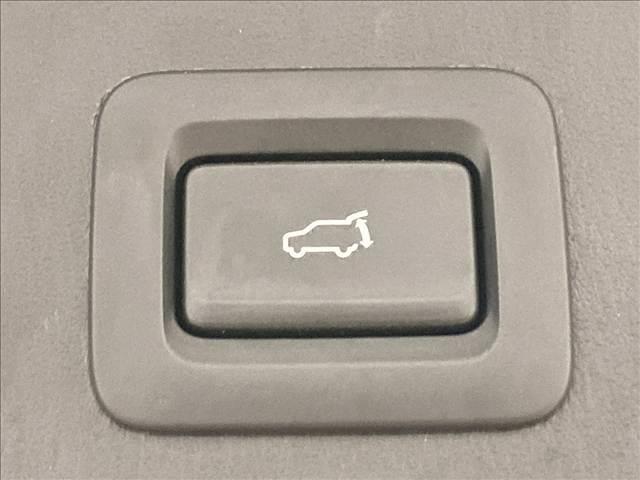 ＣＸ－８ ＸＤ　Ｌパッケージ　純正ナビ／全周囲カメラ／レーダークルーズコントロール／電動リアゲート／ブラックレザーシート／メモリー付パワーシート／シートヒーター／ベンチレーション／ＬＥＤヘッド／純正１９インチアルミホイール（9枚目）