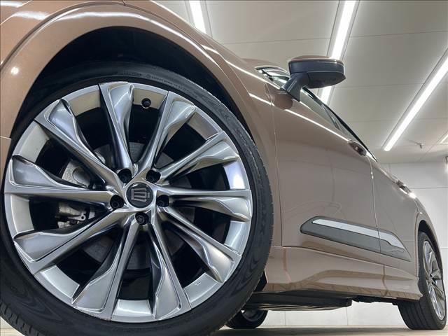 クラウンクロスオーバー Gアドバンスド・レザーパッケージ 純正ナビ/フルモデリスタ/全周囲カメラ/電動トランク/セーフティーセンス/レーダークルーズコントロール/ブラックレザーシート/シートヒーター/ベンチレーション/4眼LEDヘッド/ブラインドスポット(19枚目)