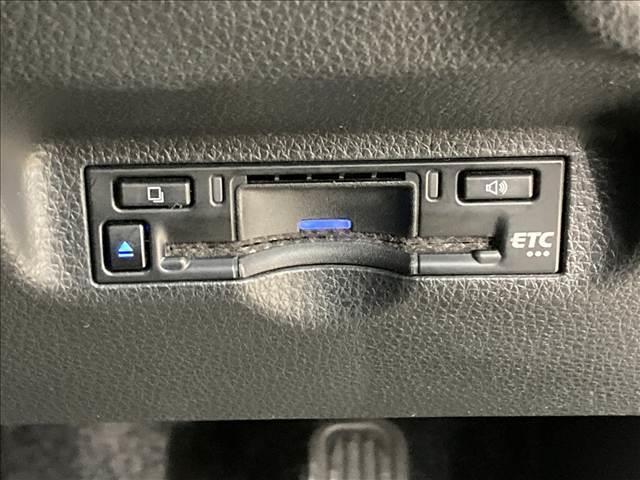 シエンタ Ｚ　７人乗り　純正ナビ／全周囲カメラ／レーダークルーズコントロール／両側電動スライドドア／ブラインドスポットモニター／ＥＴＣ／ＬＥＤヘッド／クリアランスソナー／シートヒーター／３列シート／スマートキー／（10枚目）