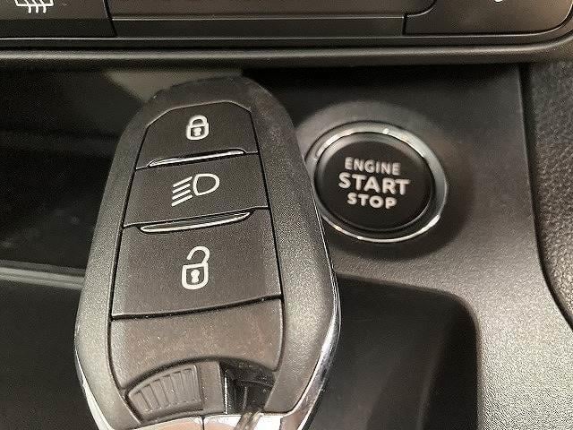 ベルランゴ SHINE XTR PACK ディスプレイオーディオ/ガラスルーフ/バックカメラ/ブラインドスポットモニター/クリアランスソナー/パドルシフト/純正17インチAW/スマートキー/プッシュスタート/ETC/レーンキープ(11枚目)