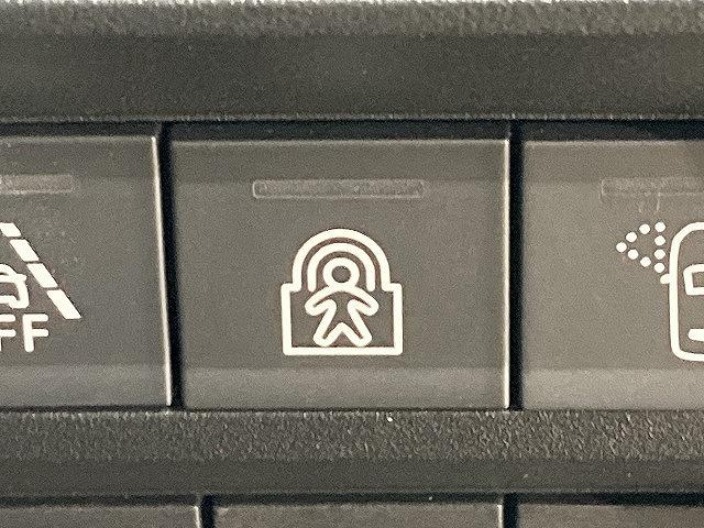 ベルランゴ SHINE XTR PACK ディスプレイオーディオ/ガラスルーフ/バックカメラ/ブラインドスポットモニター/クリアランスソナー/パドルシフト/純正17インチAW/スマートキー/プッシュスタート/ETC/レーンキープ(66枚目)