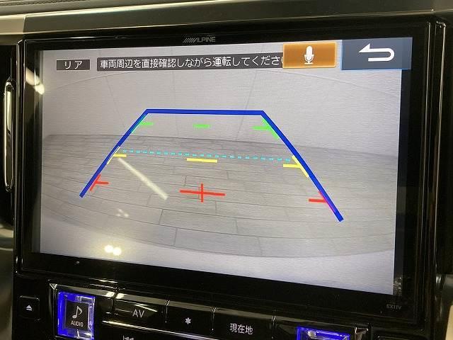 【カラーバックモニター】を装備しております。リアの映像がカラーで映し出されますので日々の駐車も安心安全です。