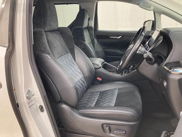 【フロントシート】破れ・へたりも少なく、ご覧の通りきれいな状態を維持しております。また、室内クリーニング・コーティングもご用命いただけます。