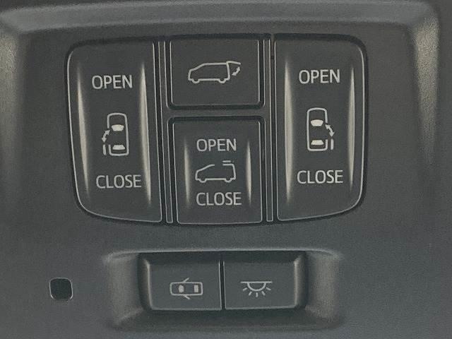 【両側電動スライドドア】運転席よりボタンひとつで開閉可能なスライドドアです。雨の日のお迎えの時など役立ちますね。