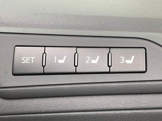 シートメモリ搭載。ボタン一つでドライバーのシートポジションが変更出来ます。