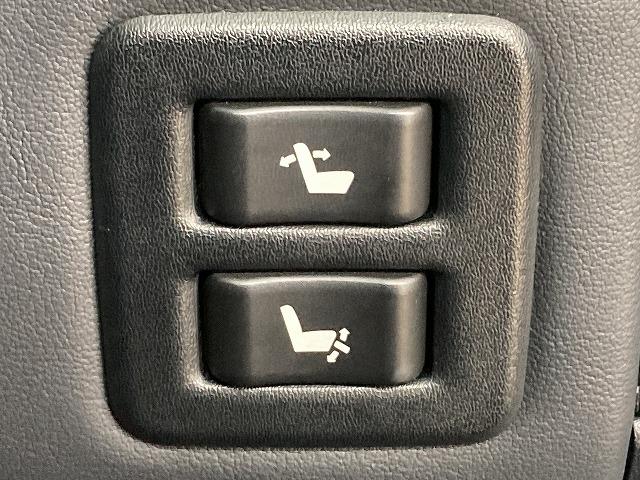 各種オートローンもご用意しております。頭金０円から審査可能。１２回から１２０回までお支払回数がお選び頂けます。中古車から新車すべてにご利用頂けます。お気軽にスタッフへご相談ください。