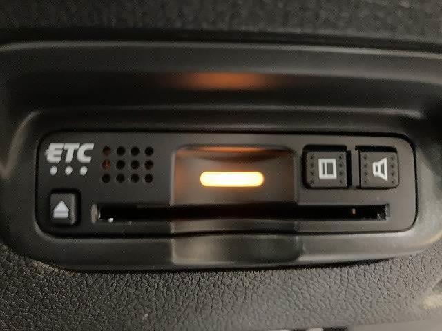 【ＥＴＣ】を装備。土日の利用料金の割引や、朝夕の通行料金を割引料金で高速道路をお楽しみいただけます。