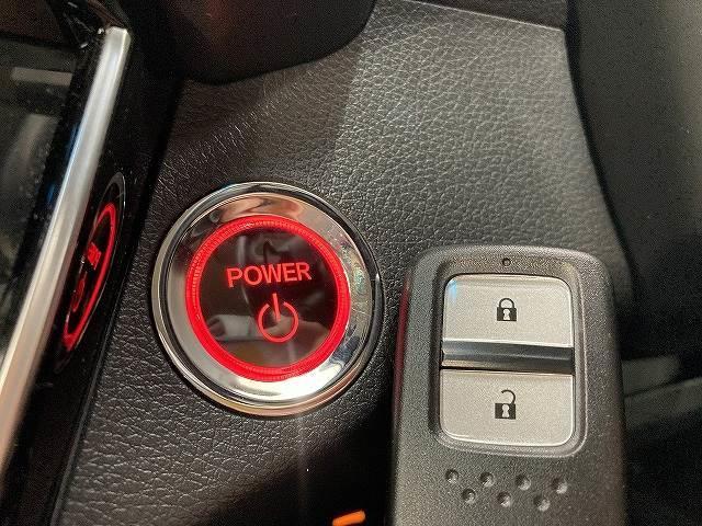 【スマートキー】車内へのアクセスやエンジン始動が楽々に行える今や必須アイテムのキー複製防止の「イモビライザー」まで備わっております。