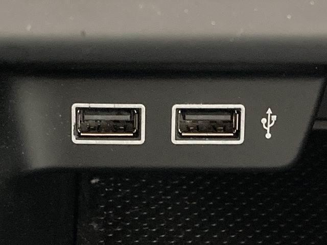 ポロ TSI Highline レーダークルーズコントロール/純正ナビ/フルセグTV/バックカメラ/クリアランスソナー/ETC/パドルシフト/オートライト/プッシュスタート/LEDヘッド/USBポート/スマートキー/オートエアコン(9枚目)