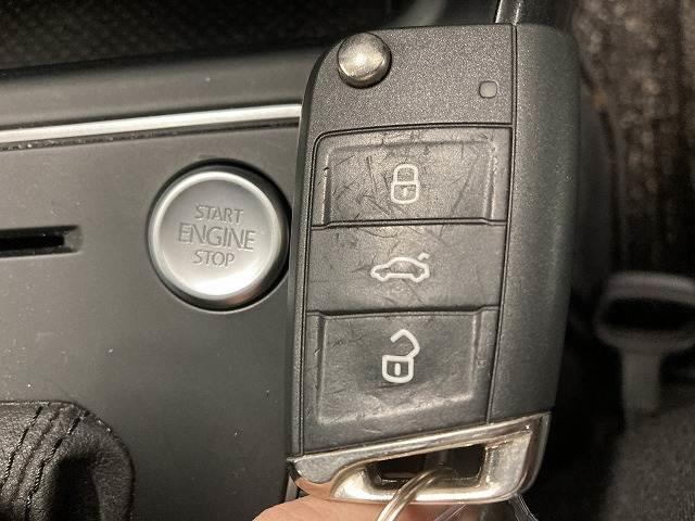 ポロ TSI Highline レーダークルーズコントロール/純正ナビ/フルセグTV/バックカメラ/クリアランスソナー/ETC/パドルシフト/オートライト/プッシュスタート/LEDヘッド/USBポート/スマートキー/オートエアコン(10枚目)