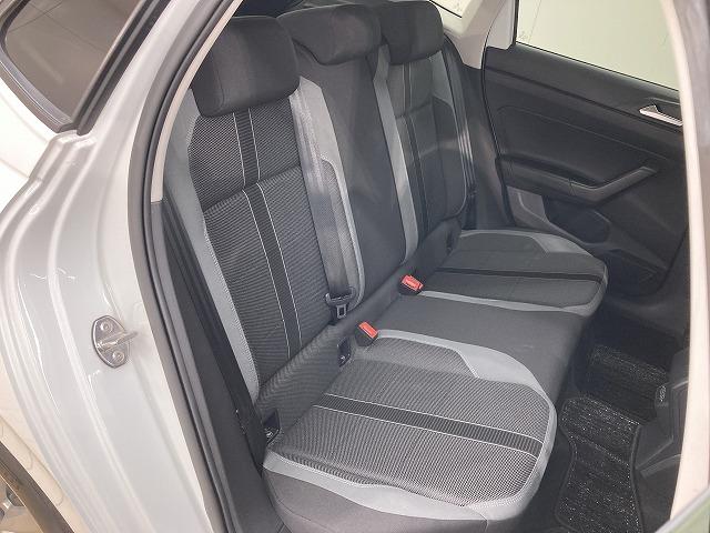 ポロ TSI Highline レーダークルーズコントロール/純正ナビ/フルセグTV/バックカメラ/クリアランスソナー/ETC/パドルシフト/オートライト/プッシュスタート/LEDヘッド/USBポート/スマートキー/オートエアコン(42枚目)