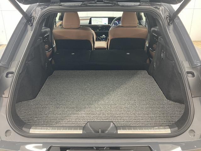 クラウンスポーツ SPORT Z (HEV) モデリスタエアロ/全周囲カメラ/12.3型ナビ/セーフティーセンス/レーダークルーズコントロール/ブラインドスポットモニター/本革シート/シートヒーター/ベンチレーション/パワーシート/電動リアゲート(73枚目)