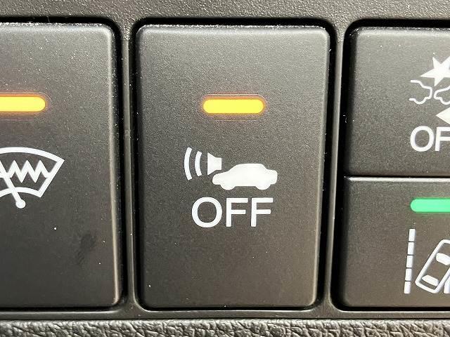 【クリアランスソナー】障害物との接近や距離を音やディスプレイ等で警告します。不慣れな駐車や安全を守ります。