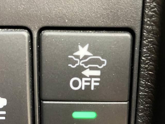 【衝突軽減ブレーキ】万が一のときにレーダーやセンサーなどが前方障害物や車両などを検知し、衝突の可能性がある際に緊急ブレーキをかける機能です。