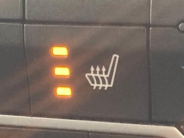 ジープ・ラングラーアンリミテッド Ｕｎｌｉｍｉｔｅｄ　Ｓａｈａｒａ　８型ナビ／レーダークルーズコントロール／ブラインドスポットモニター／シートヒーター／ステアリングヒーター／クリアランスソナー／フルセグＴＶ／ＡＣ１００Ｖ電源／スマートキー／純正１８インチアルミホイール（8枚目）