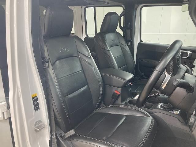 ジープ・ラングラーアンリミテッド Ｕｎｌｉｍｉｔｅｄ　Ｓａｈａｒａ　８型ナビ／レーダークルーズコントロール／ブラインドスポットモニター／シートヒーター／ステアリングヒーター／クリアランスソナー／フルセグＴＶ／ＡＣ１００Ｖ電源／スマートキー／純正１８インチアルミホイール（12枚目）