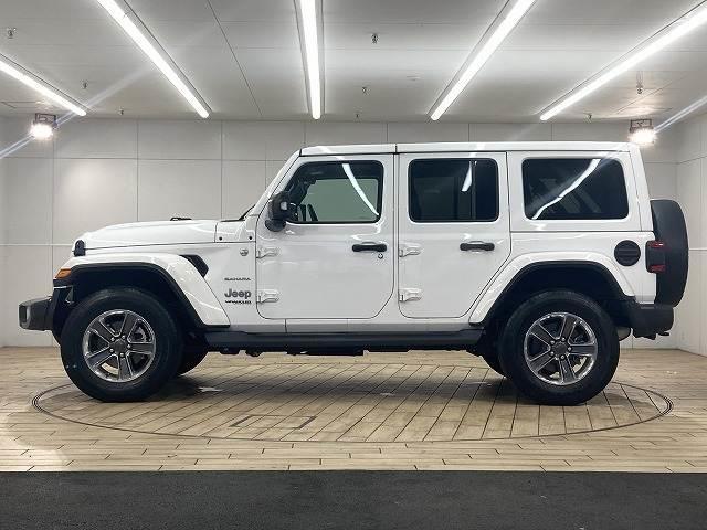 ジープ・ラングラーアンリミテッド Ｕｎｌｉｍｉｔｅｄ　Ｓａｈａｒａ　８型ナビ／レーダークルーズコントロール／ブラインドスポットモニター／シートヒーター／ステアリングヒーター／クリアランスソナー／フルセグＴＶ／ＡＣ１００Ｖ電源／スマートキー／純正１８インチアルミホイール（17枚目）
