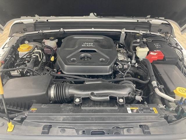 ジープ・ラングラーアンリミテッド Ｕｎｌｉｍｉｔｅｄ　Ｓａｈａｒａ　８型ナビ／レーダークルーズコントロール／ブラインドスポットモニター／シートヒーター／ステアリングヒーター／クリアランスソナー／フルセグＴＶ／ＡＣ１００Ｖ電源／スマートキー／純正１８インチアルミホイール（18枚目）