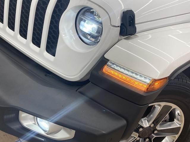 ジープ・ラングラーアンリミテッド Ｕｎｌｉｍｉｔｅｄ　Ｓａｈａｒａ　８型ナビ／レーダークルーズコントロール／ブラインドスポットモニター／シートヒーター／ステアリングヒーター／クリアランスソナー／フルセグＴＶ／ＡＣ１００Ｖ電源／スマートキー／純正１８インチアルミホイール（20枚目）