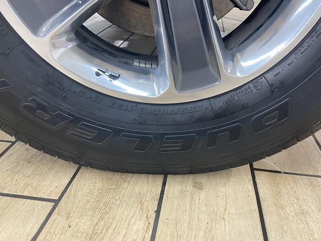 ジープ・ラングラーアンリミテッド Ｕｎｌｉｍｉｔｅｄ　Ｓａｈａｒａ　８型ナビ／レーダークルーズコントロール／ブラインドスポットモニター／シートヒーター／ステアリングヒーター／クリアランスソナー／フルセグＴＶ／ＡＣ１００Ｖ電源／スマートキー／純正１８インチアルミホイール（26枚目）