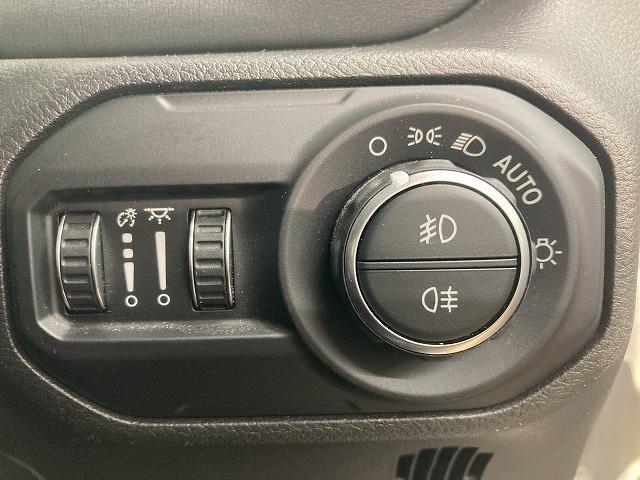 ジープ・ラングラーアンリミテッド Ｕｎｌｉｍｉｔｅｄ　Ｓａｈａｒａ　８型ナビ／レーダークルーズコントロール／ブラインドスポットモニター／シートヒーター／ステアリングヒーター／クリアランスソナー／フルセグＴＶ／ＡＣ１００Ｖ電源／スマートキー／純正１８インチアルミホイール（57枚目）