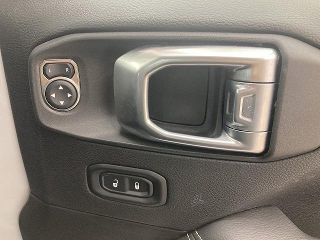 ジープ・ラングラーアンリミテッド Ｕｎｌｉｍｉｔｅｄ　Ｓａｈａｒａ　８型ナビ／レーダークルーズコントロール／ブラインドスポットモニター／シートヒーター／ステアリングヒーター／クリアランスソナー／フルセグＴＶ／ＡＣ１００Ｖ電源／スマートキー／純正１８インチアルミホイール（58枚目）