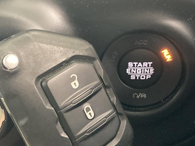 ジープ・ラングラーアンリミテッド Ｕｎｌｉｍｉｔｅｄ　Ｓａｈａｒａ　８型ナビ／レーダークルーズコントロール／ブラインドスポットモニター／シートヒーター／ステアリングヒーター／クリアランスソナー／フルセグＴＶ／ＡＣ１００Ｖ電源／スマートキー／純正１８インチアルミホイール（60枚目）