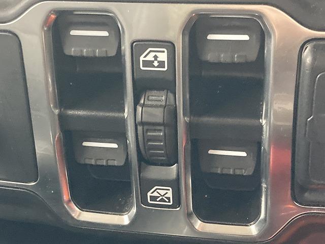 ジープ・ラングラーアンリミテッド Ｕｎｌｉｍｉｔｅｄ　Ｓａｈａｒａ　８型ナビ／レーダークルーズコントロール／ブラインドスポットモニター／シートヒーター／ステアリングヒーター／クリアランスソナー／フルセグＴＶ／ＡＣ１００Ｖ電源／スマートキー／純正１８インチアルミホイール（69枚目）